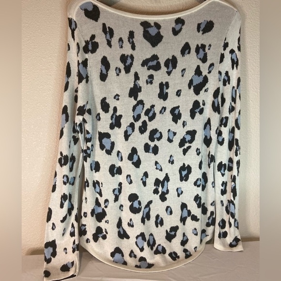Chico’s~Rayon~Animal Print~Knit Sweater~Full-Length Sleeves~Scoop Neck~Size 2(M) - Picture 10 of 13